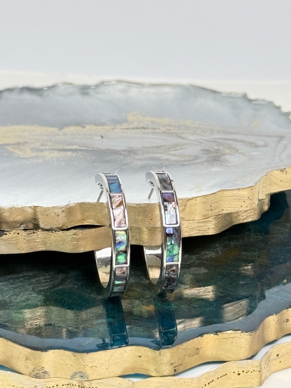 NWOT Silver Tone Abalone Inlay Hoop Earrings Boutique Fashion Earrings - Picture 2 of 3